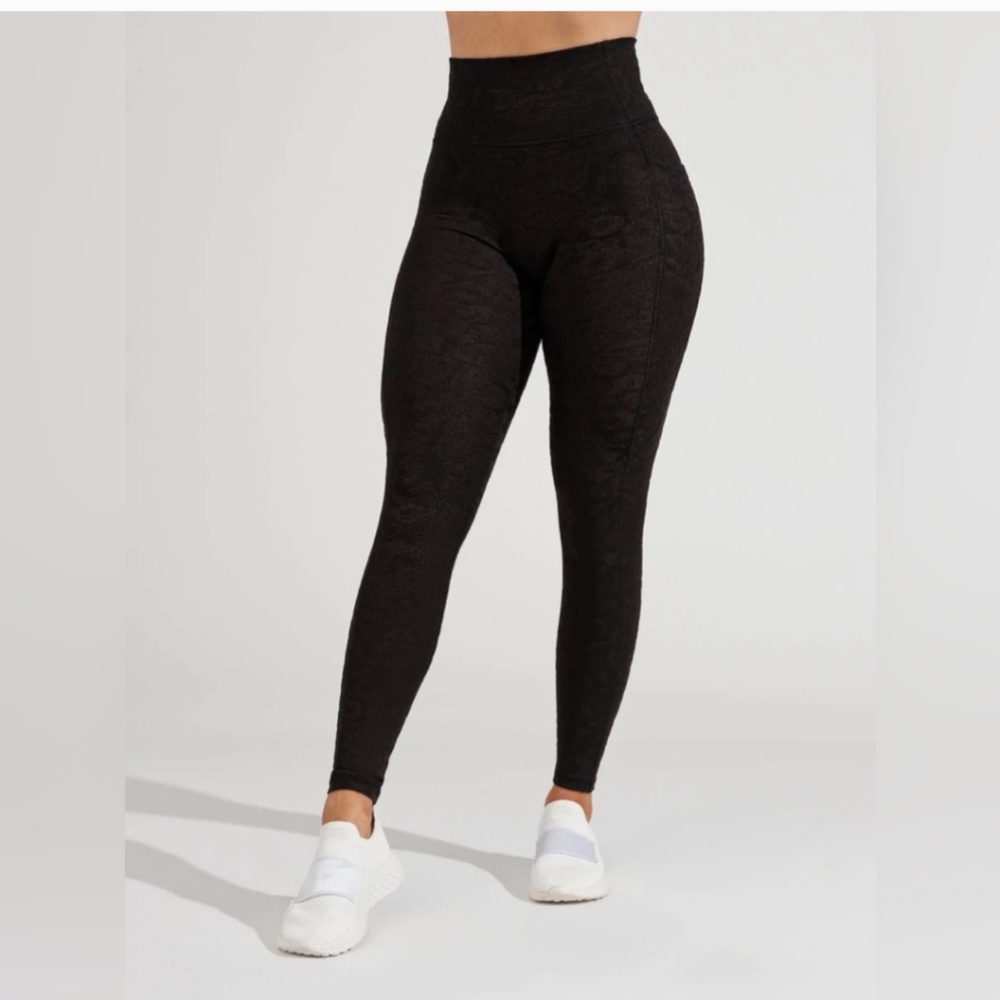 BuffBunny Flower Power Legging in Onyx Black
